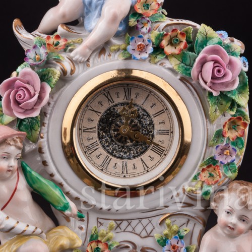 Фарфоровые Часы на постаменте с фигурками путти, Sitzendorf, Германия, вт. пол. 20 в.