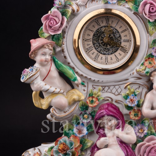 Фарфоровые Часы на постаменте с фигурками путти, Sitzendorf, Германия, вт. пол. 20 в.