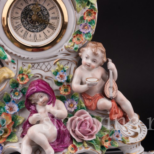 Фарфоровые Часы на постаменте с фигурками путти, Sitzendorf, Германия, вт. пол. 20 в.