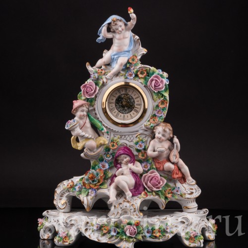 Фарфоровые Часы на постаменте с фигурками путти, Sitzendorf, Германия, вт. пол. 20 в.