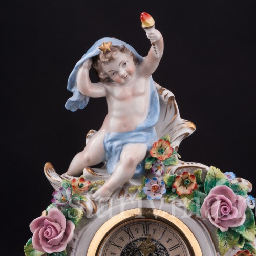 Фарфоровые Часы на постаменте с фигурками путти, Sitzendorf, Германия, вт. пол. 20 в.