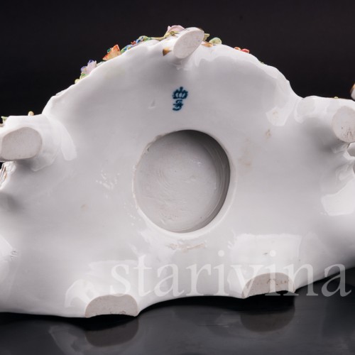 Фарфоровые Часы на постаменте с фигурками путти, Sitzendorf, Германия, вт. пол. 20 в.