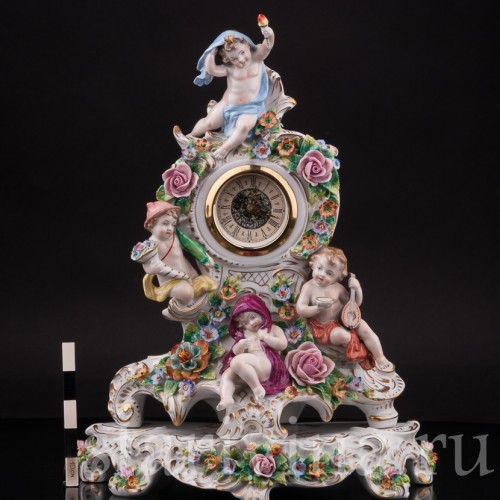 Фарфоровые Часы на постаменте с фигурками путти, Sitzendorf, Германия, вт. пол. 20 в.