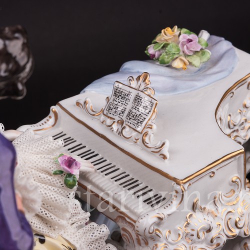 Фарфоровая композиция Пара у рояля, кружевная, Volkstedt, Германия, после 1935 г.