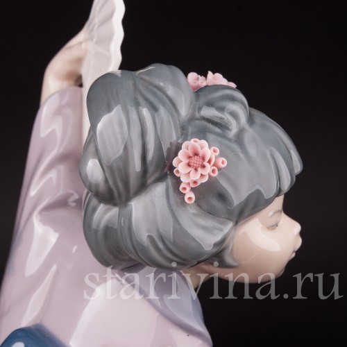 Фарфоровая фигурка девушки Гейша, танец с веерами, Lladro, Испания, 1978 год.