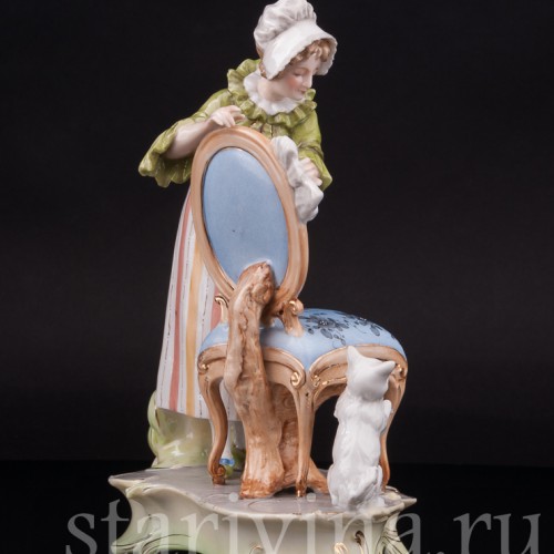 Фарфоровая статуэтка Горничная с кошкой, Volkstedt, Германия, кон. 19 в.