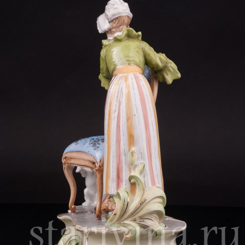 Фарфоровая статуэтка Горничная с кошкой, Volkstedt, Германия, кон. 19 в.