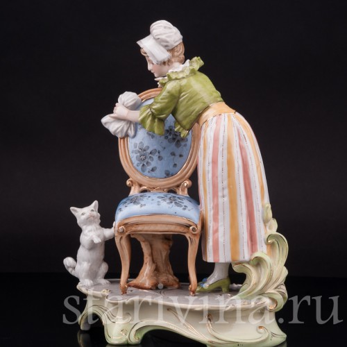 Фарфоровая статуэтка Горничная с кошкой, Volkstedt, Германия, кон. 19 в.
