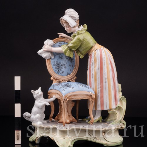 Фарфоровая статуэтка Горничная с кошкой, Volkstedt, Германия, кон. 19 в.