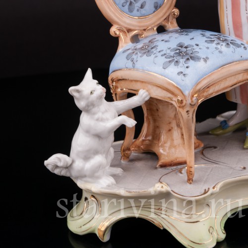 Фарфоровая статуэтка Горничная с кошкой, Volkstedt, Германия, кон. 19 в.