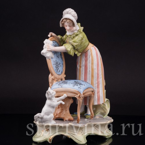 Фарфоровая статуэтка Горничная с кошкой, Volkstedt, Германия, кон. 19 в.