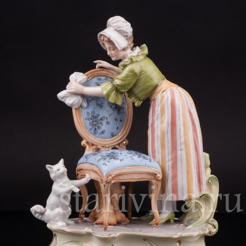 Фарфоровая статуэтка Горничная с кошкой, Volkstedt, Германия, кон. 19 в.