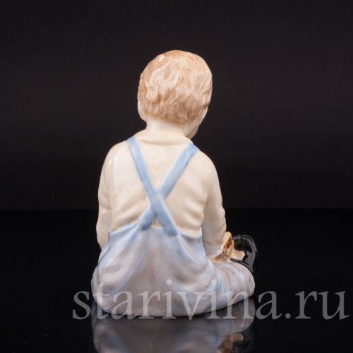 Фигурка из фарфора Мальчик со щенками, Paragon Англия, вт. пол. 20 века.