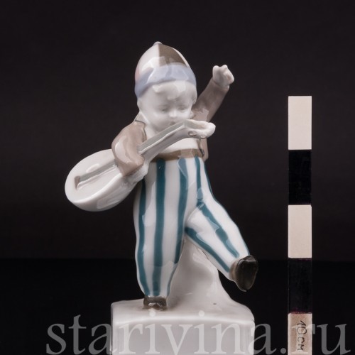 Фигурка мальчика из фарфора Маленький музыкант, Goebel, Германия, нач. 20 в.