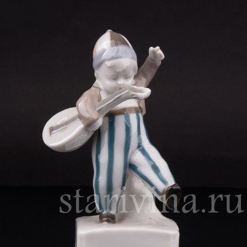 Фигурка мальчика из фарфора Маленький музыкант, Goebel, Германия, нач. 20 в.