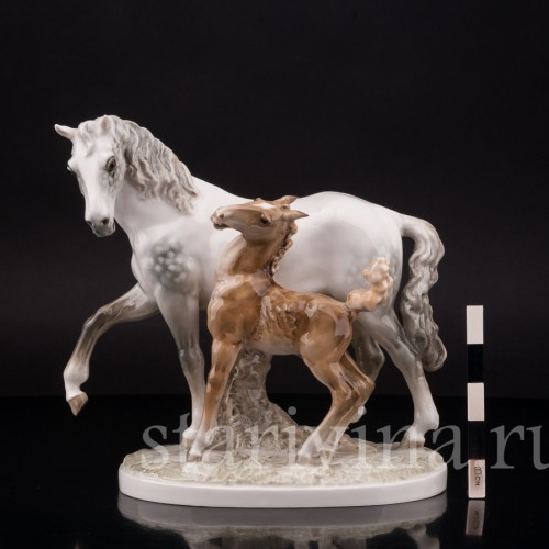 Фарфоровая фигурка Лошадь с жеребёнком, Hutschenreuther, Германия, сер. 20 в.