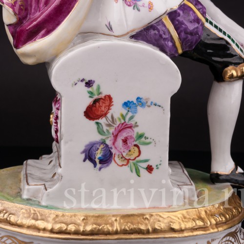 Фарфоровая статуэтка Кавалер с гитарой , Франция, 19 век.