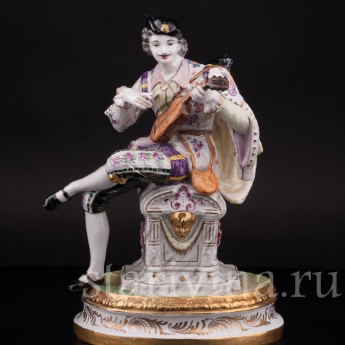 Фарфоровая статуэтка Кавалер с гитарой , Франция, 19 век.