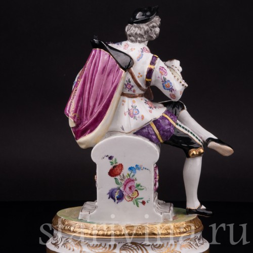Фарфоровая статуэтка Кавалер с гитарой , Франция, 19 век.