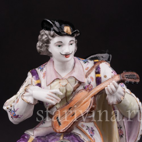 Фарфоровая статуэтка Кавалер с гитарой , Франция, 19 век.