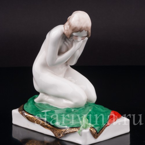 Фарфоровая статуэтка Девушка и лягушка, Galluba & Hofmann, Германия, 1905-1937 гг.