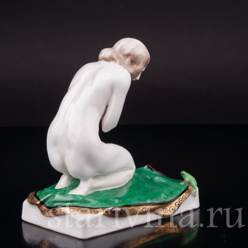 Фарфоровая статуэтка Девушка и лягушка, Galluba & Hofmann, Германия, 1905-1937 гг.