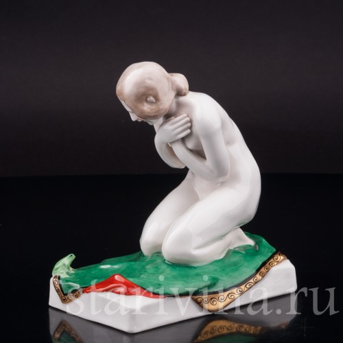 Фарфоровая статуэтка Девушка и лягушка, Galluba & Hofmann, Германия, 1905-1937 гг.