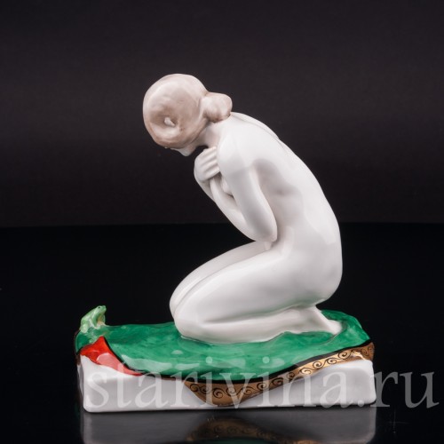 Фарфоровая статуэтка Девушка и лягушка, Galluba & Hofmann, Германия, 1905-1937 гг.