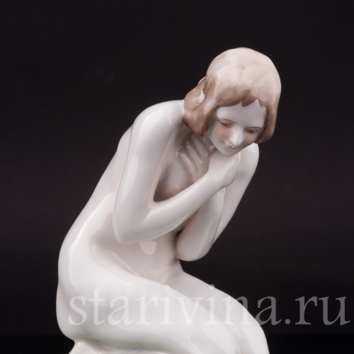 Фарфоровая статуэтка Девушка и лягушка, Galluba & Hofmann, Германия, 1905-1937 гг.