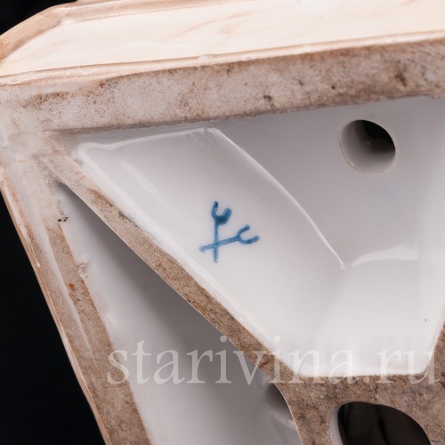 Фарфоровая статуэтка птицы Сова на книгах, Volkstedt, Германия, кон. 19 в.