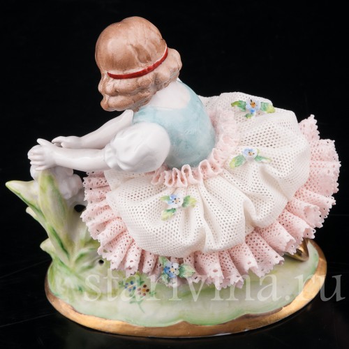 Фигурка из фарфора Девочка с ландышем, кружевная, Sitzendorf, Германия, сер. 20 в.