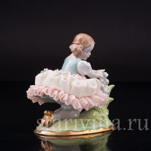 Фигурка из фарфора Девочка с ландышем, кружевная, Sitzendorf, Германия, сер. 20 в.