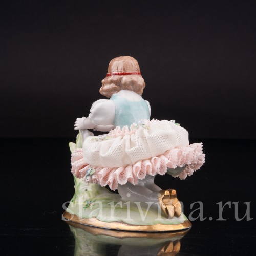 Фигурка из фарфора Девочка с ландышем, кружевная, Sitzendorf, Германия, сер. 20 в.