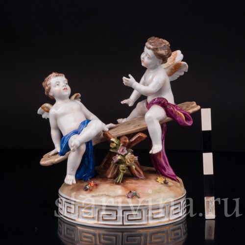 Фигурка из фарфора Ангелочки на качелях Дрезден, Германия, сер. 20 в.