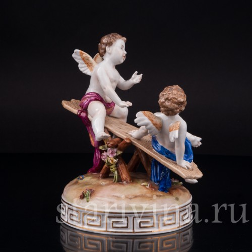 Фигурка из фарфора Ангелочки на качелях Дрезден, Германия, сер. 20 в.