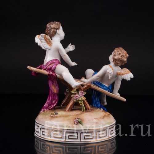 Фигурка из фарфора Ангелочки на качелях Дрезден, Германия, сер. 20 в.