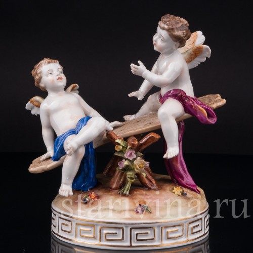 Фигурка из фарфора Ангелочки на качелях Дрезден, Германия, сер. 20 в.