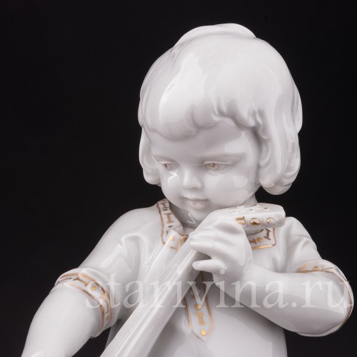 Фигурка из фарфора Мальчик с гитарой, Hertwig & Co, Германия, 1920-40 гг.