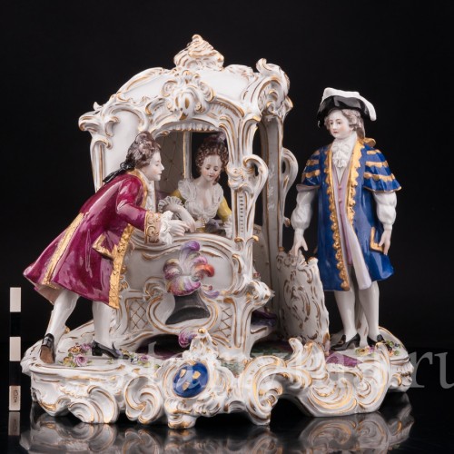 Композиция из фарфора Сцена у портшеза, кружевная, Volkstedt, Германия, нач. 20 в.