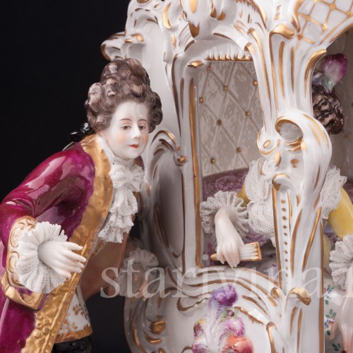 Композиция из фарфора Сцена у портшеза, кружевная, Volkstedt, Германия, нач. 20 в.