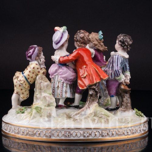 Композиция из фарфора Новая шляпка (играющие дети), Volkstedt, Германия, кон. 19 - нач. 20 вв.