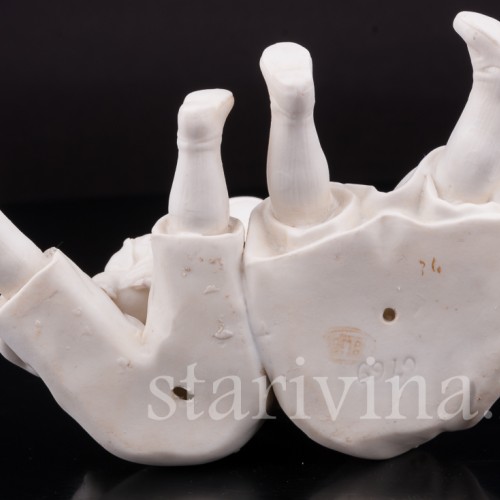 Фигурка из фарфора Дети со щенком Германия, нач. 20 в.