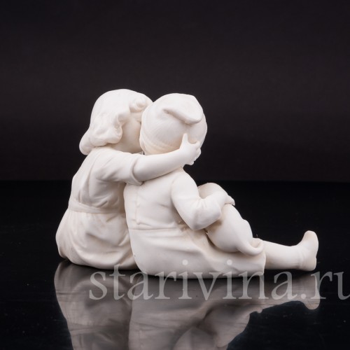 Фигурка из фарфора Дети со щенком Германия, нач. 20 в.