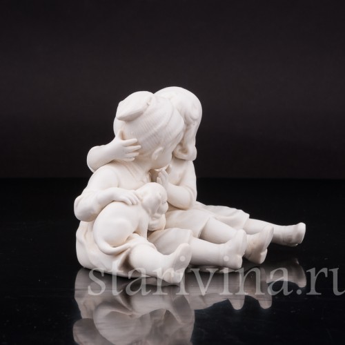 Фигурка из фарфора Дети со щенком Германия, нач. 20 в.