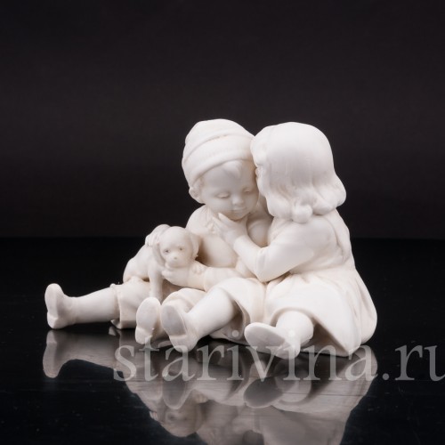 Фигурка из фарфора Дети со щенком Германия, нач. 20 в.