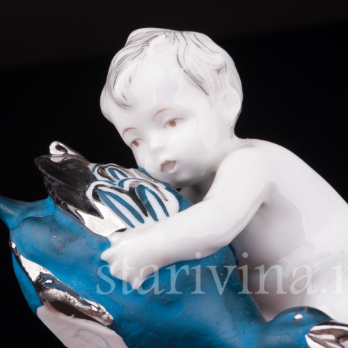 Фигурка из фарфора Малыш с гусем, миниатюра Hertwig & Co, Германия, 1920-30 гг.