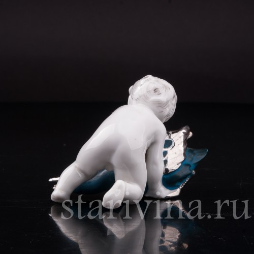 Фигурка из фарфора Малыш с гусем, миниатюра Hertwig & Co, Германия, 1920-30 гг.