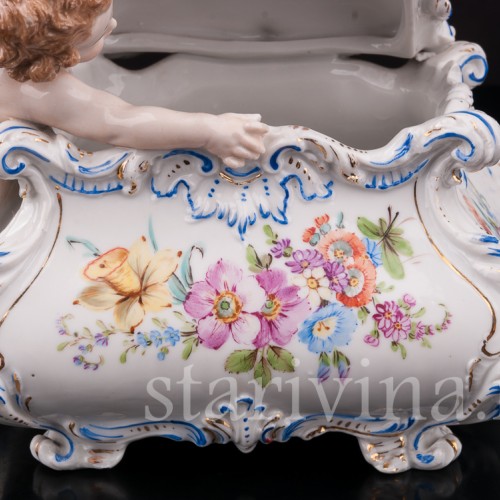 Фарфоровая фигурка Путти со шкатулкой, Германия, кон. 19, нач. 20 в.