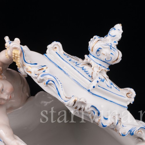 Фарфоровая фигурка Путти со шкатулкой, Германия, кон. 19, нач. 20 в.