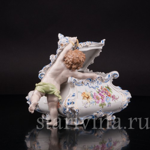 Фарфоровая фигурка Путти со шкатулкой, Германия, кон. 19, нач. 20 в.